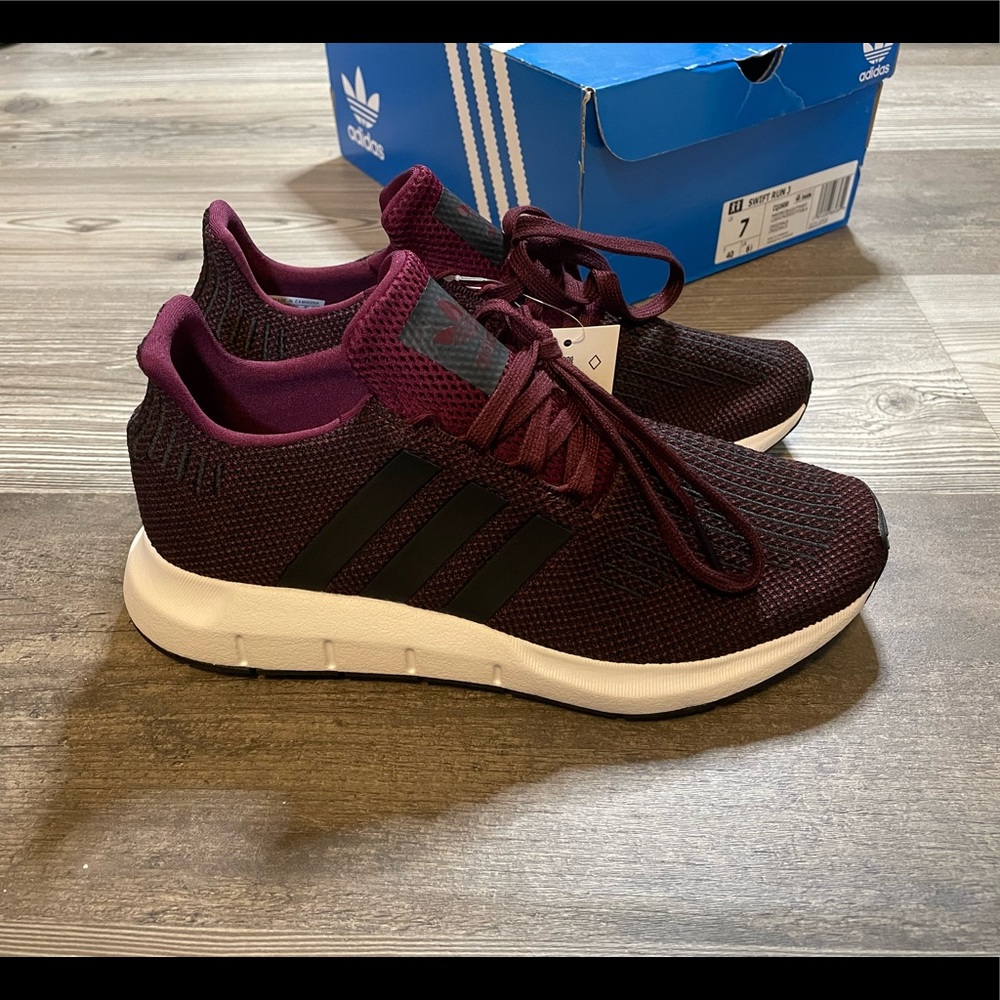 - Adidas Swift Run NWT